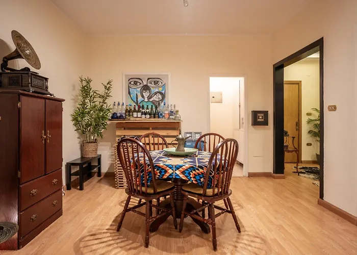 Vintage Vibrant Space !